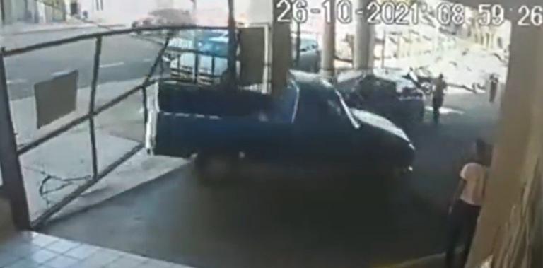 Como en Relatos Salvajes: le llevaron la camioneta y la sacó casi al estilo “bombita Darín”