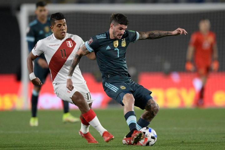 Argentina venció a Perú en el Monumental, continúa invicta