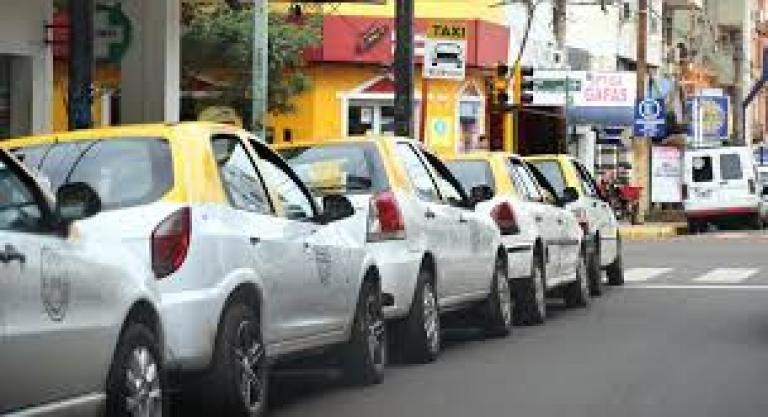 Se vacunan 300 taxistas 