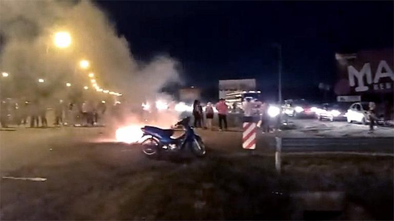 Una maestra jardinera y un hombre acusados de abusar de 10 menores en un jardín de infantes