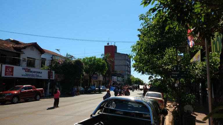 Corte y manifestación en el centro de la capital del trabajo