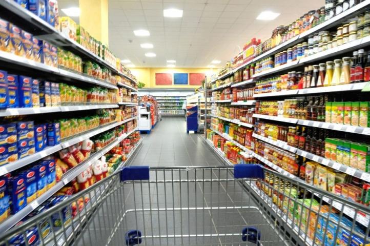 El Gobierno pidió congelar los precios de los productos de la canasta básica hasta enero