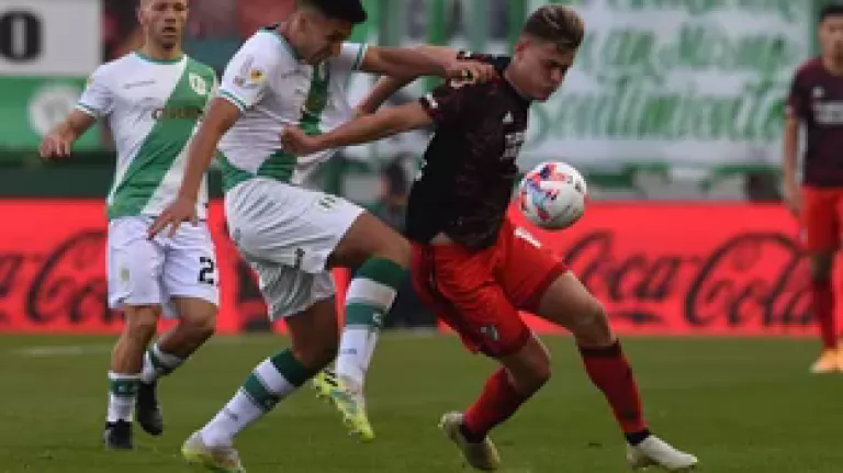 River venció a Banfield y sigue como único puntero del campeonato