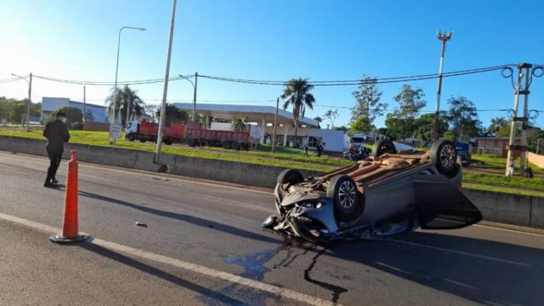 Accidente: vuelco en Ruta 12 sobre ingreso a Posadas