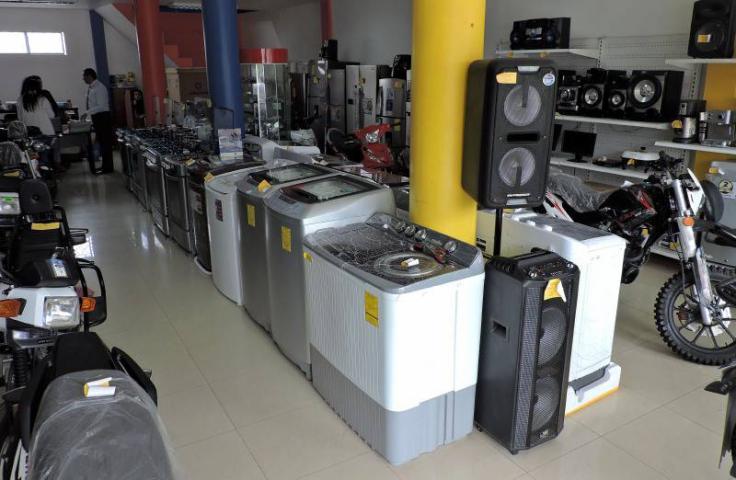 Celebraban la apertura del puente: le robaron todo el local